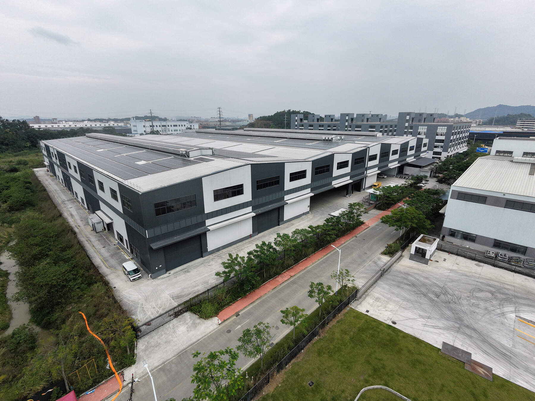 仓储货架厂家生产过程,重型货架阁楼平台定制